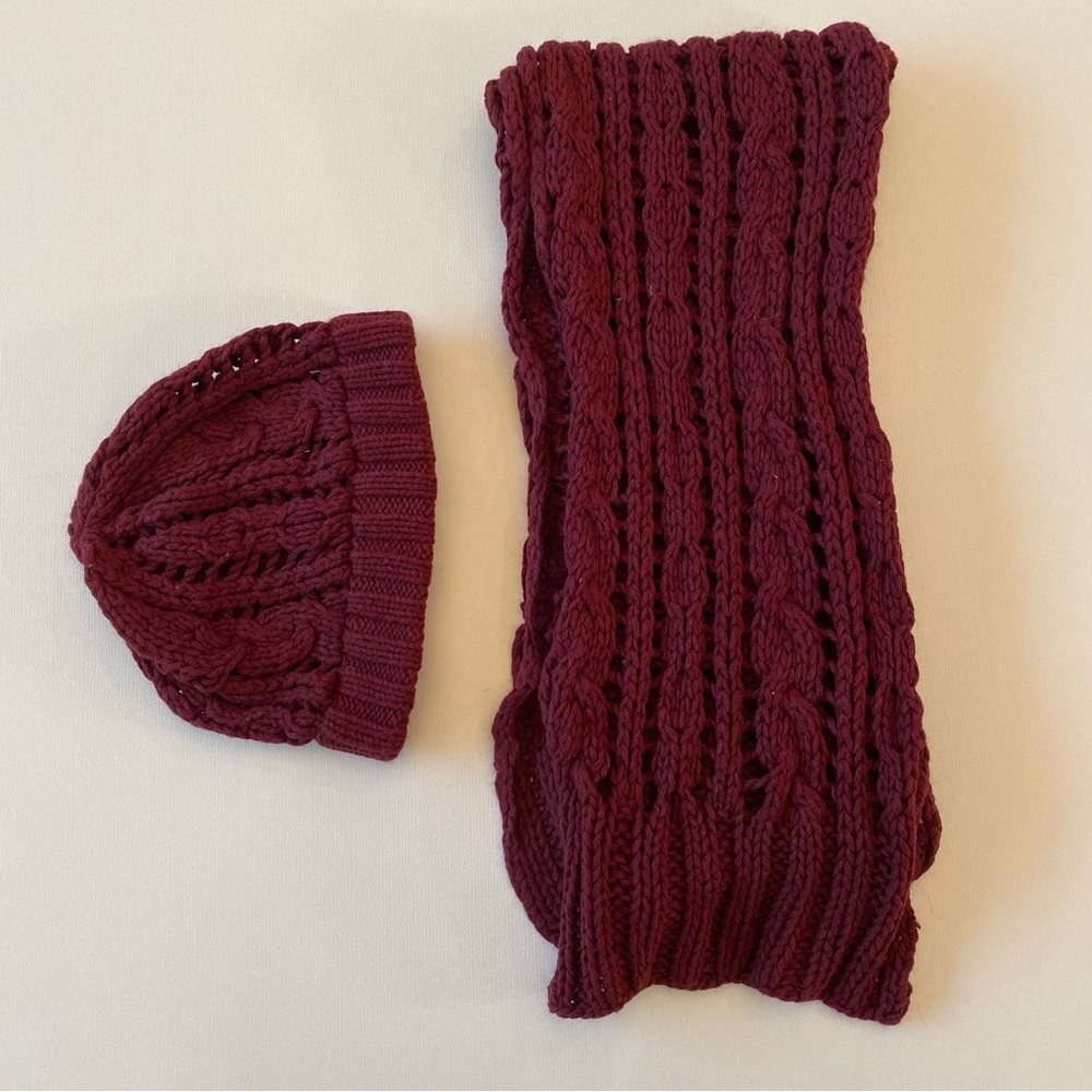 american eagle• knit beanie and scarf set